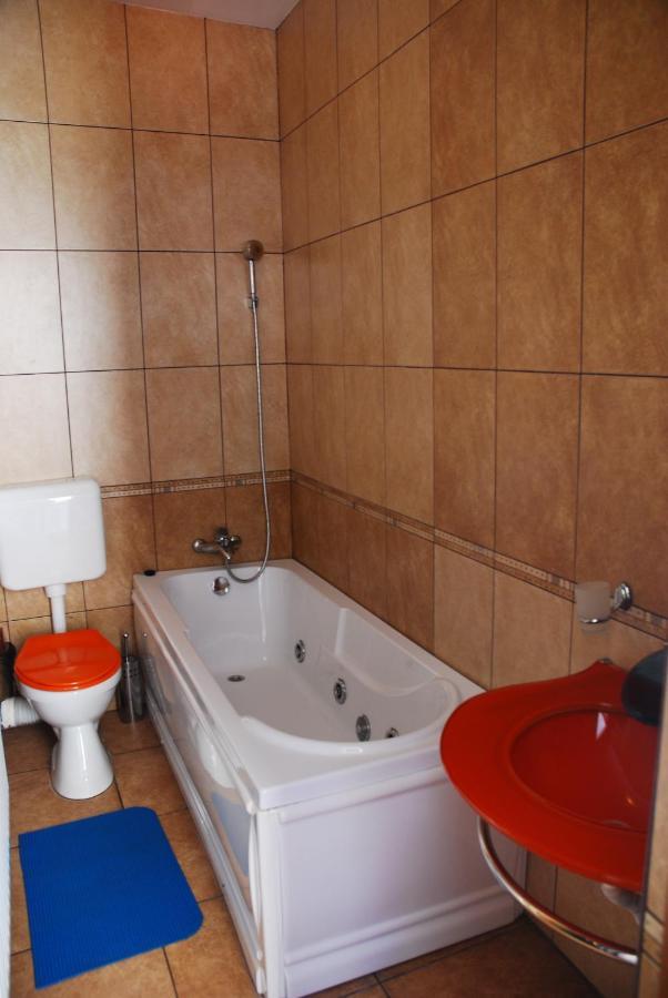 Pension La Noblesse Bucharest Luaran gambar