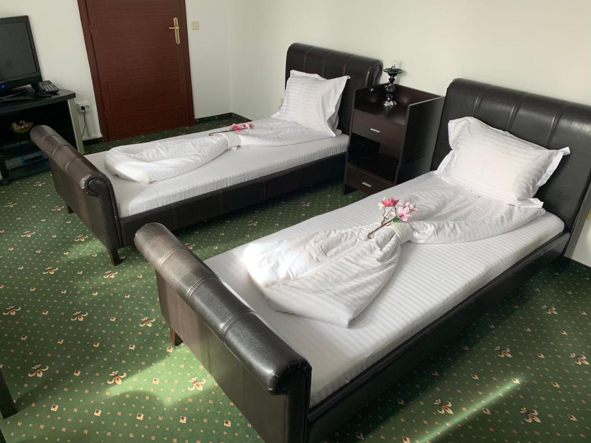 Pension La Noblesse Bucharest Luaran gambar