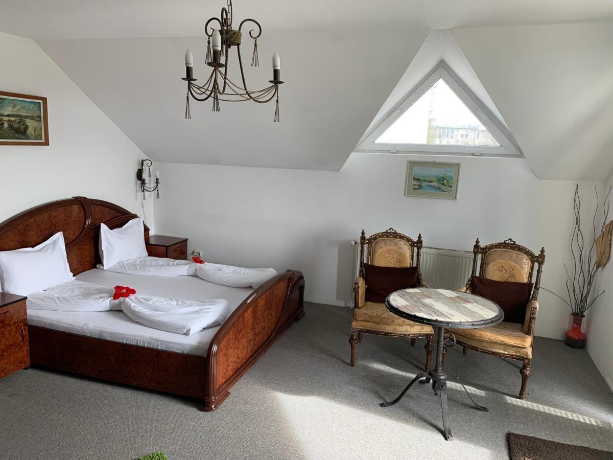 Pension La Noblesse Bucharest Luaran gambar